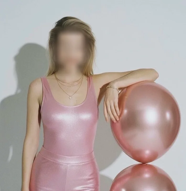 Elena, 33