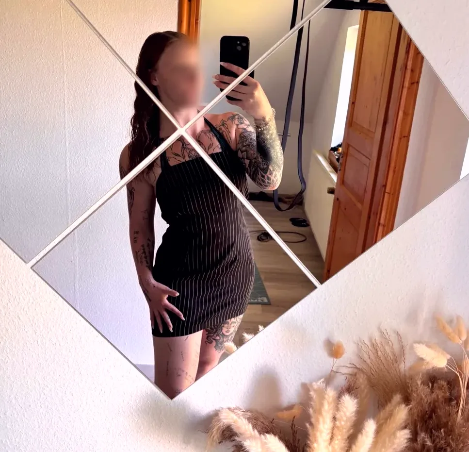 Esra, 28