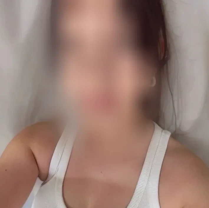 Julia, 26