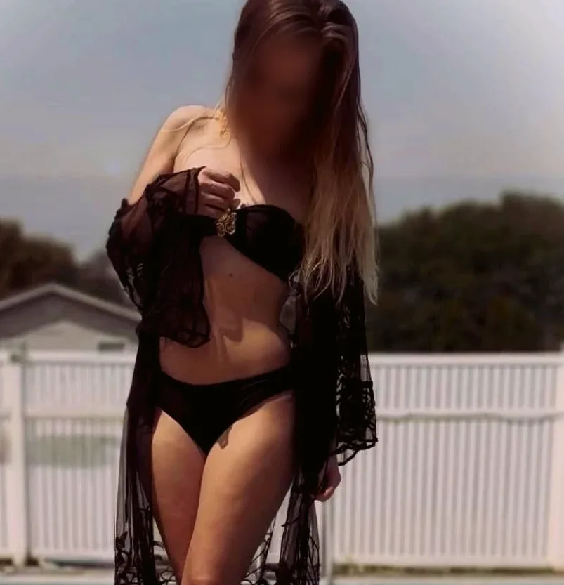 Stefanie, 33