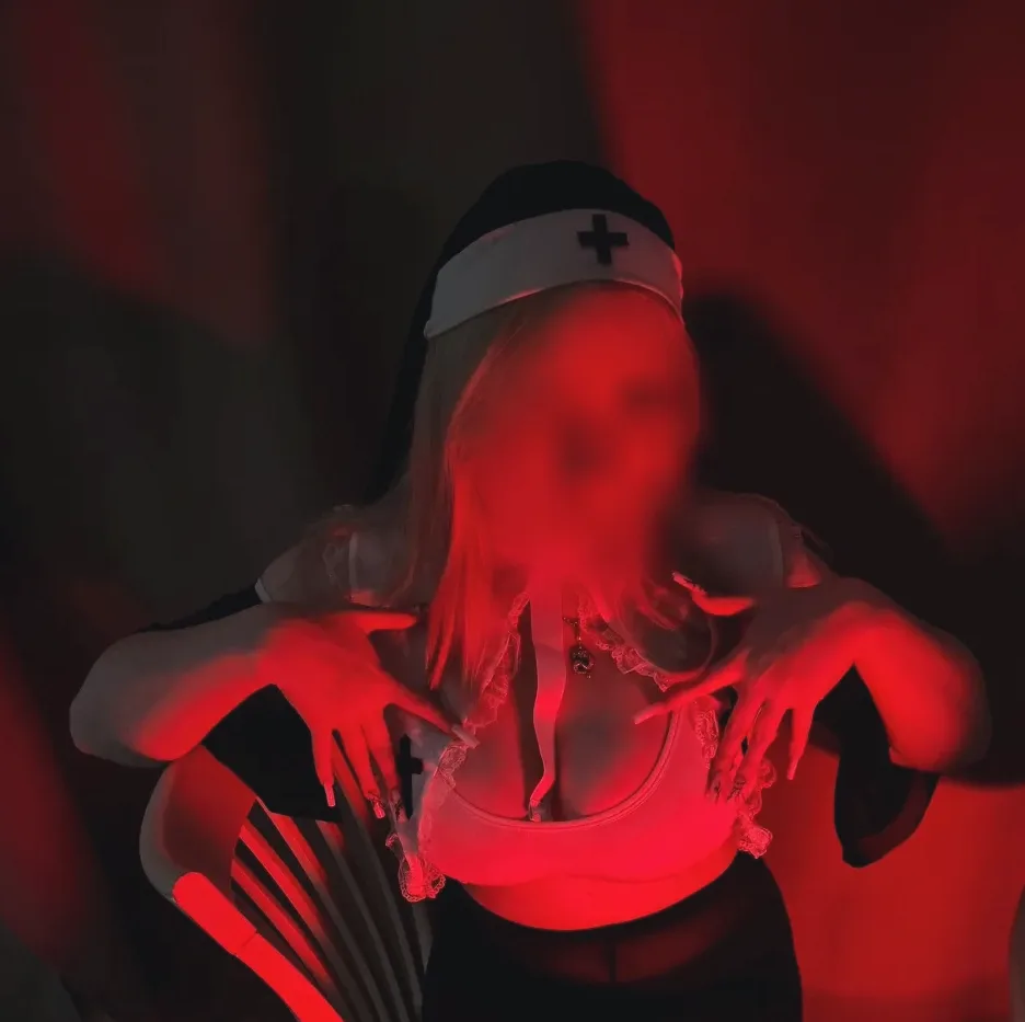 Yasmin, 19
